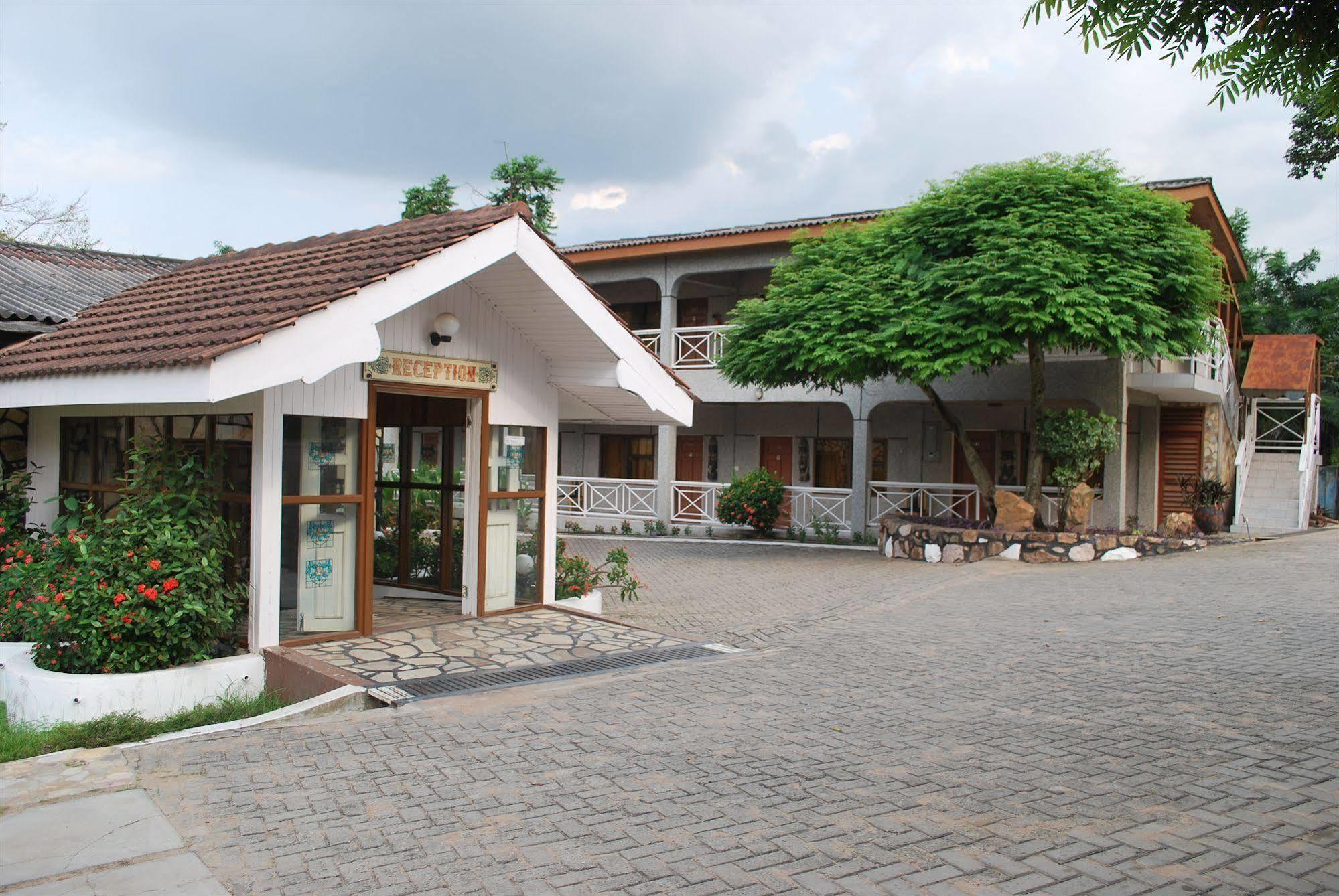 Akosombo Continental Hotel Exterior photo
