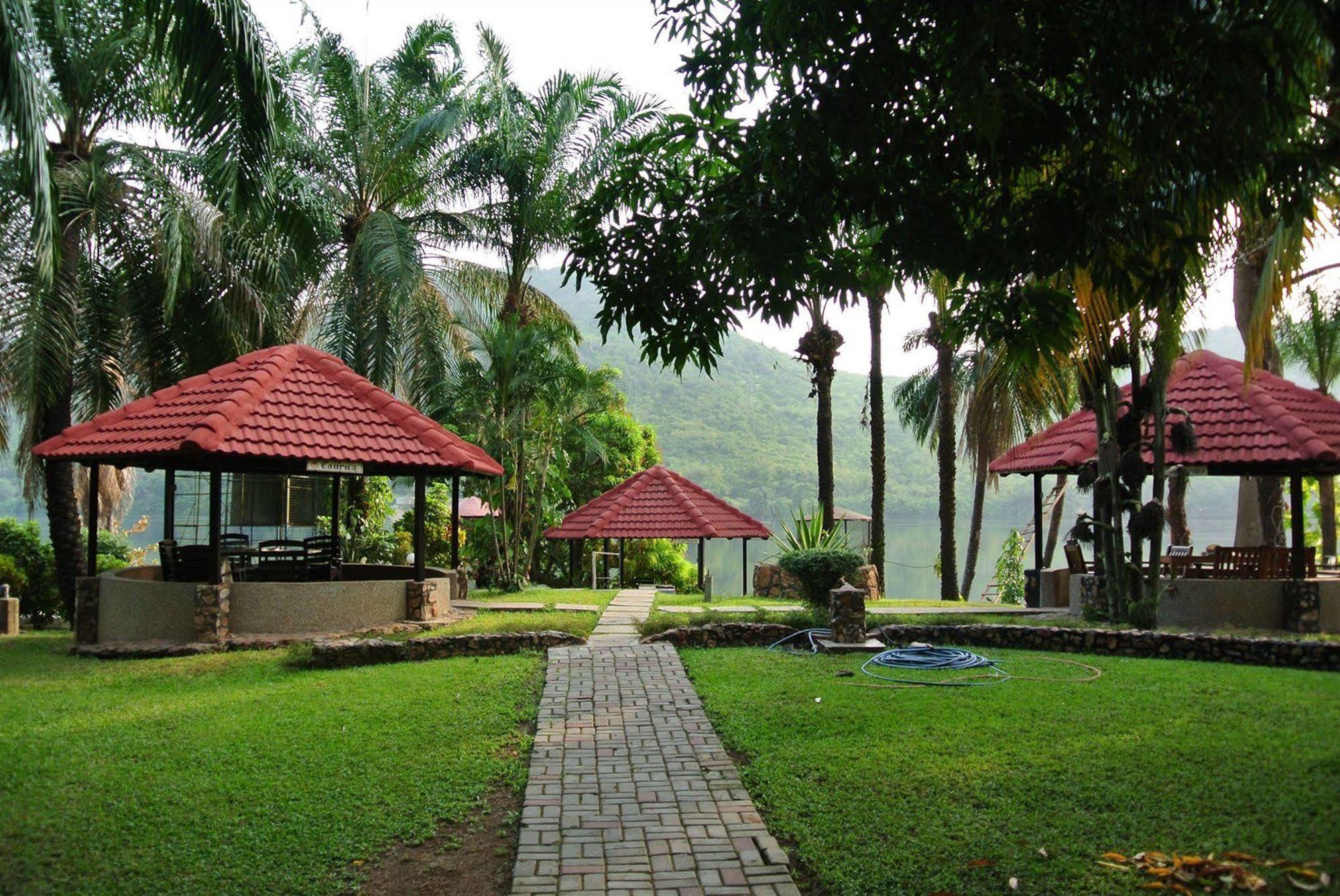 Akosombo Continental Hotel Exterior photo
